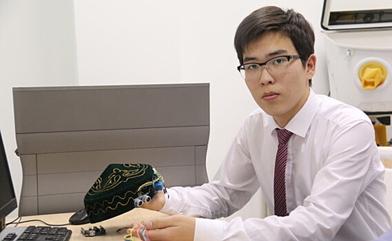 Казахстанский школьник изобрел "умную" тюбетейку