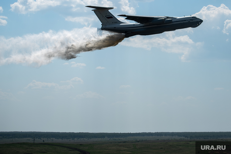 Baza: российский самолет Ил-76 загорелся на военном аэродроме в Душанбе