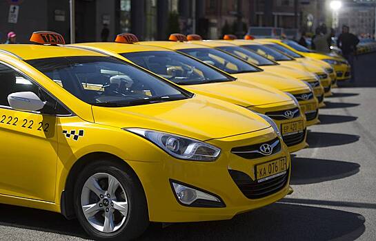 Самозанятым могут разрешить работать таксистами
