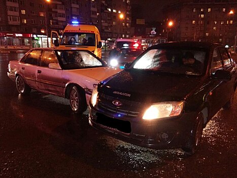 Пассажирка LADA Granta пострадала после столкновения с Toyota
