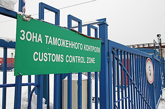 Таможенникам могут разрешить останавливать грузовики для проверки на всей территории России