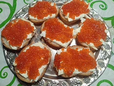 На икру и морепродукты взлетели цены в Красноярске