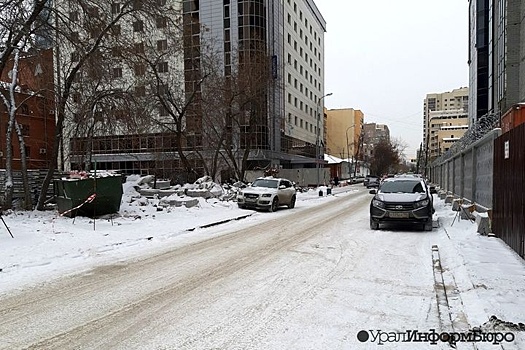 В Екатеринбурге открыли движение по одной из центральных улиц