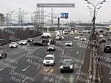 Появилось видео крупного ДТП на МКАД на юго-востоке Москвы
