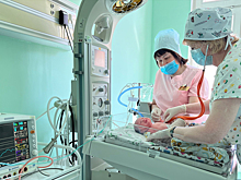 Ямальские врачи в Тарко-Сале спасли жизнь новорожденного малыша и его мамы