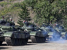 Сербия стягивает танки к границе Косова. Что происходит?