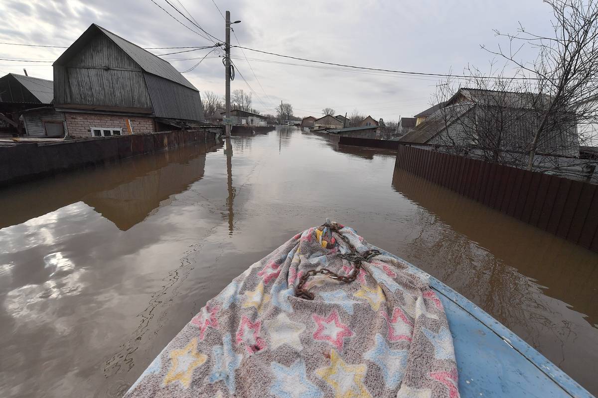 Уровень воды в реке Томь в Новокузнецке достиг опасного уровня