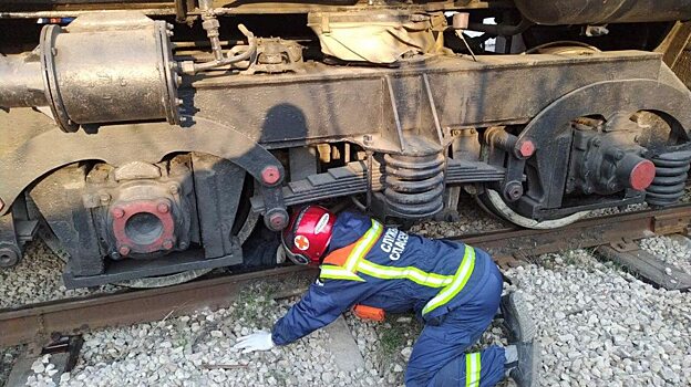 В Ленинском районе Саратова мужчина попал под грузовой поезд