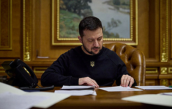 Зеленский продлил военное положение, Канада прислала танк. Ситуация вокруг Украины