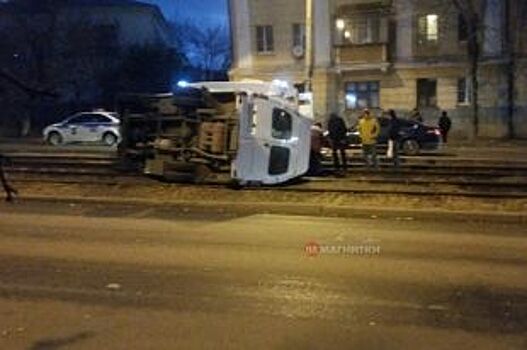 Маршрутка с пассажирами перевернулась в Магнитогорске