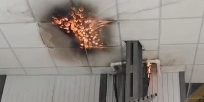 Пожар произошел на стройке возле рынка в Уссурийске