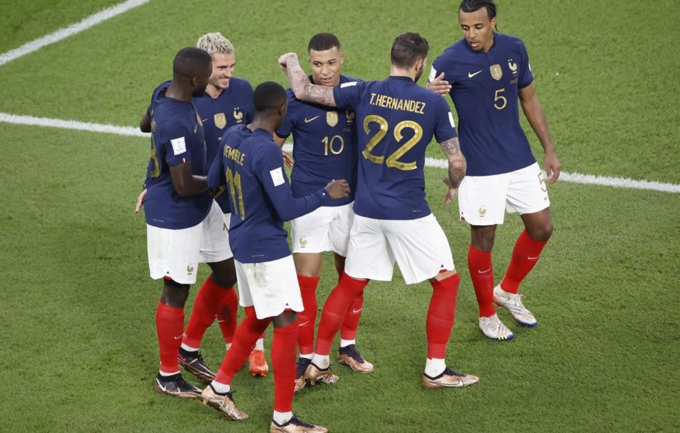 Сборная Франции стала первой командой, вышедшей в плей-офф чемпионата мира по футболу