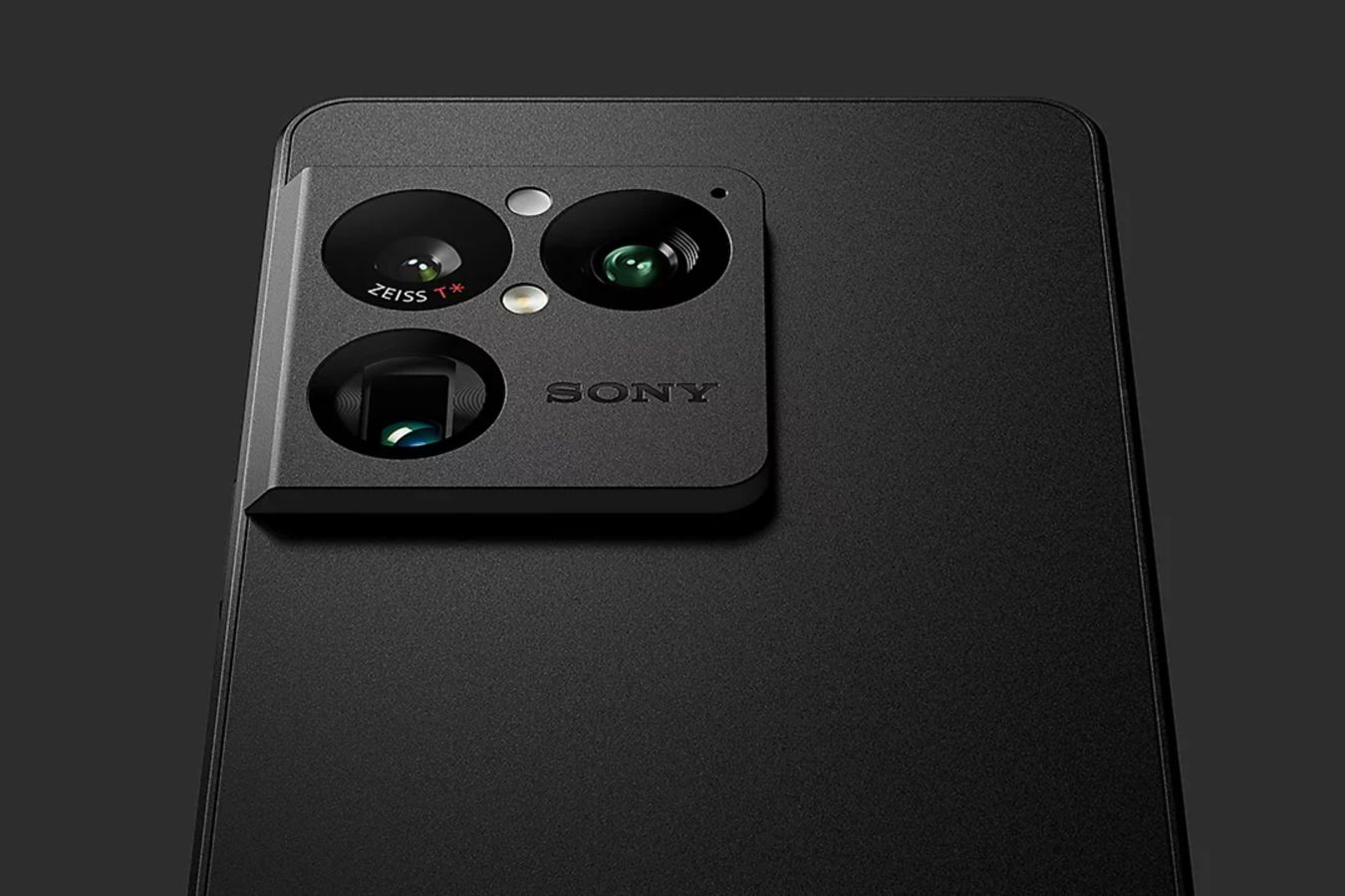 «Ужасные ИИ-фото»: пользователи громят анонс смартфона Xperia 1 VIII от Sony