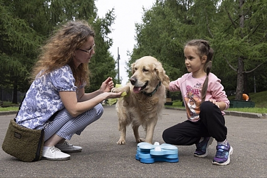 Москвичи и гости столицы вспомнили о фронтовых псах в Парке Победы