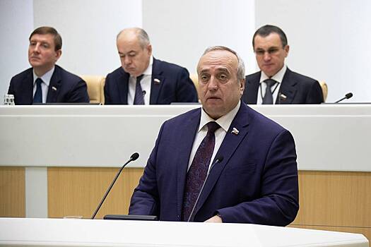 Российского сенатора отказались впускать в Армению