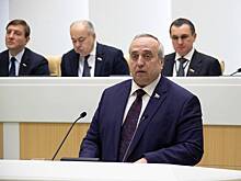 Российского сенатора отказались впускать в Армению