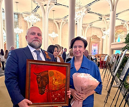 Нижегородский врач подарила свою картину министру здравоохранения РФ