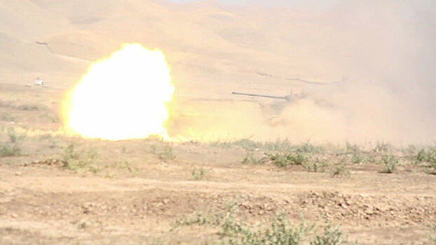 Танковый бой в пустыне: кадры соревнований российских военных в Таджикистане