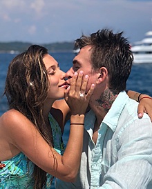 «Согласна»: беременная Тодоренко показала шикарное помолвочное кольцо и поцелуи с будущим мужем Топаловым