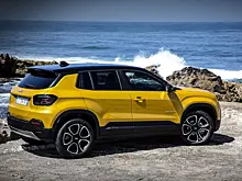 Первый электрокроссовер Jeep, драйверская версия Porsche 911 и новый флагман Hyundai: главное за неделю