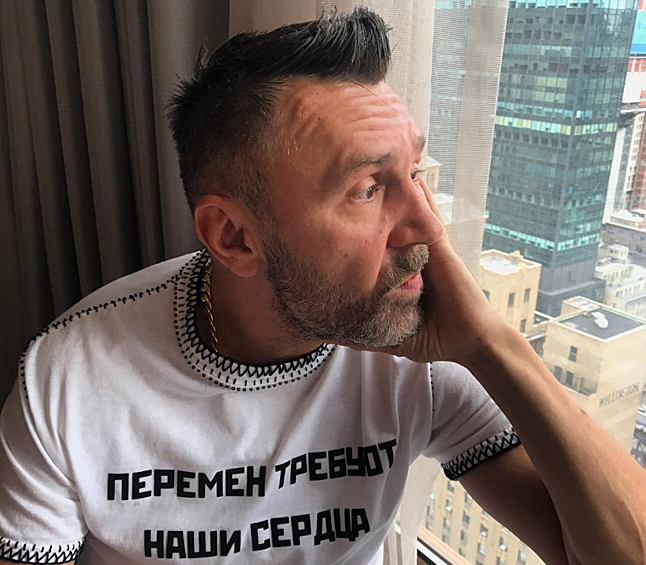 "Я десять лет был в розыске. В 16 не пошел в военкомат, в 18 объявили в розыск, в 20 уголовное дело в прокуратуре. Но самое смешное в этой ситуации — человек находится в розыске, а про него тем временем печатают статьи в крупных журналах, показывают по телику. А наша милиция ищет до сих пор."