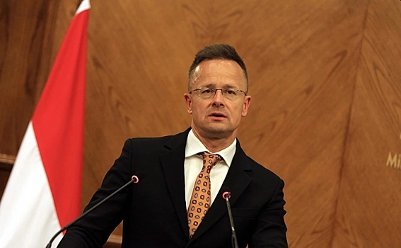 Сийярто: ЕС окольными путями покупает у РФ намного больше нефти, чем Венгрия