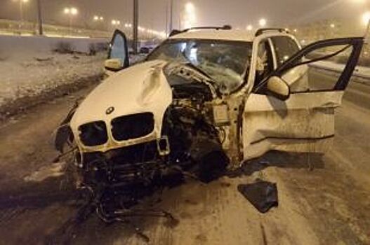 В Перми иномарка влетела на опору ЛЭП, трое в тяжёлом состоянии в больнице