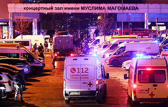 На месте теракта в "Крокус сити холле" работают более 70 бригад скорой помощи