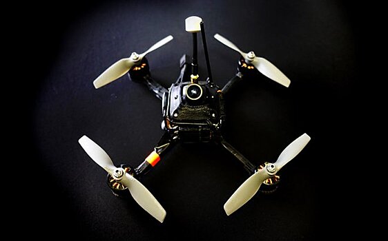 Новый гоночный дрон лиги DRL способен обогнать спорткар