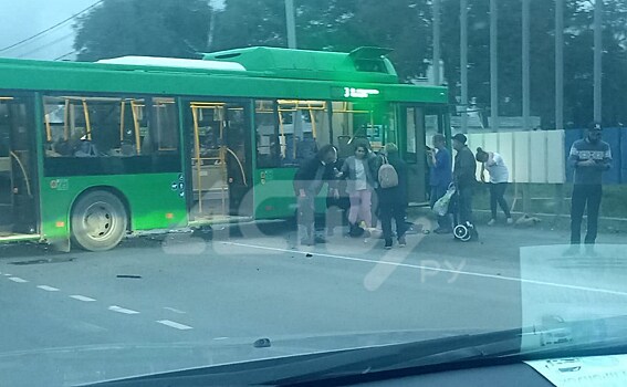 Автобус проехался по пассажирке после ДТП