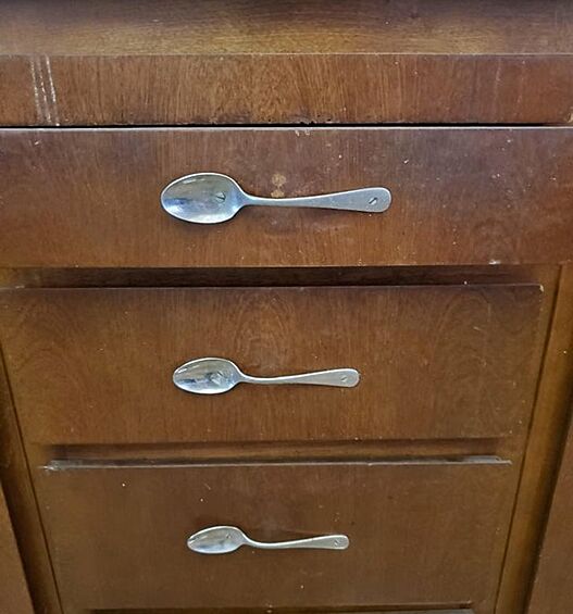 Самые оригинальные ручки для шкафчика, которые только можно было придумать.