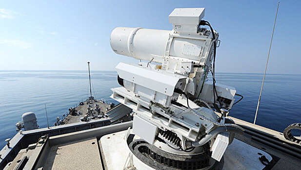США ввели в строй боевой корабль с лазерной пушкой