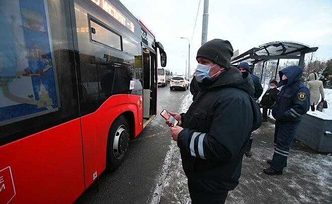 В Казани от устроившего пробку трамваев пассажира без QR-кода потребуют возместить простой