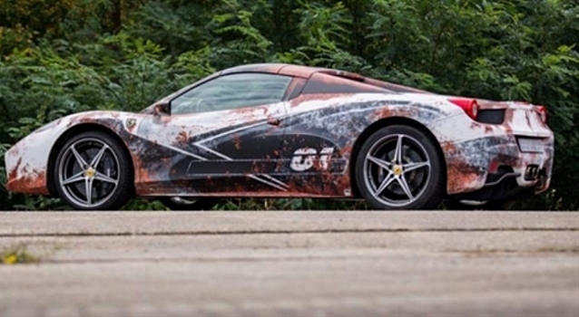 Ferrari 458 Italia Spider покрыли «ржавой» пленкой