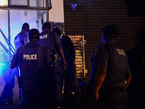 В ЮАР неизвестные застрелили пять полицейских и военного