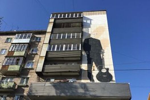 В Перми на стене дома нарисовали портрет известного певца Сергея Наговицына