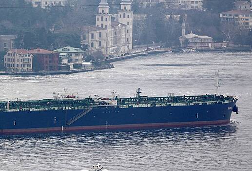 Босфор перекрыли из-за следовавшего в Россию судна