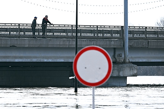Число закрытых из-за паводка мостов и дорог в Оренбуржье возросло до 32