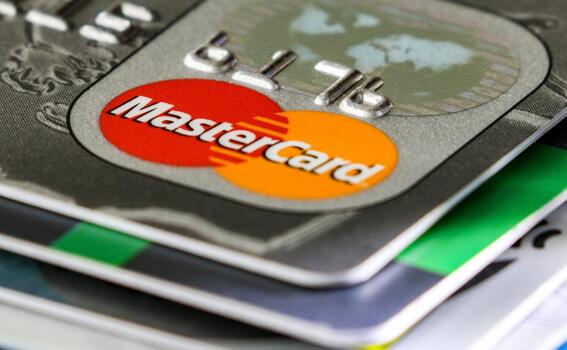 Центральный банк может ограничить срок действия карт Visa и Mastercard