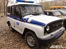 Фотосессию на крыше полицейского УАЗика устроил молодой омич