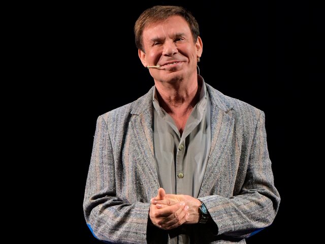 Режиссер Брюн не подтвердил информацию о госпитализации актера Шифрина