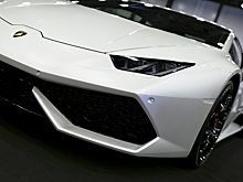 На мосту Александра Невского «Lamborghini» столкнулся с трамваем
