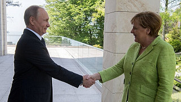 Путин и Меркель начали переговоры в Сочи