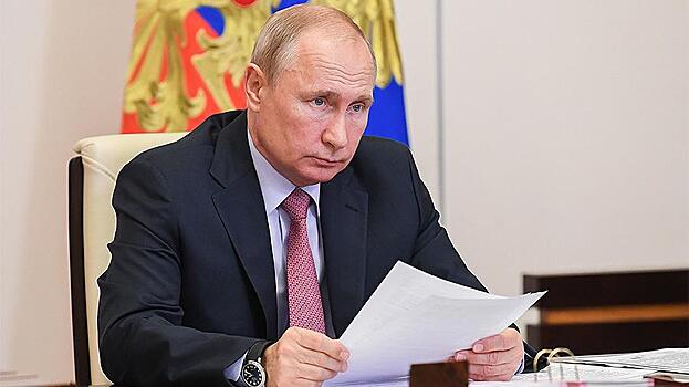 Путин смягчил требования валютного контроля при экспорте