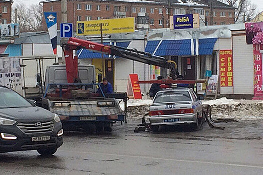 В Смоленске эвакуировали машину ДПС