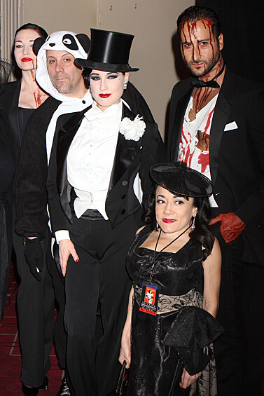 Дита фон Тиз с друзьями во время празднования Хэллоуина в Нью-Йорке, 2012 год