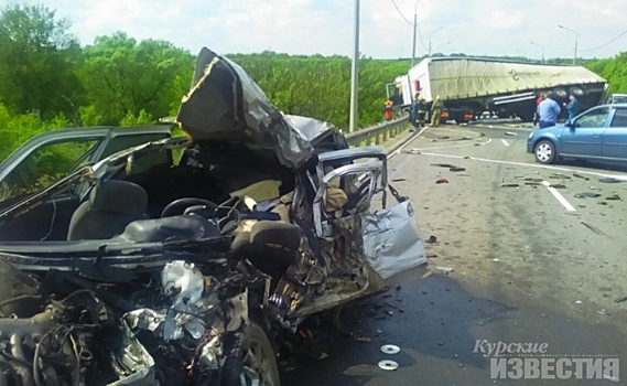 В страшном ДТП погибли двое взрослых и ребёнок