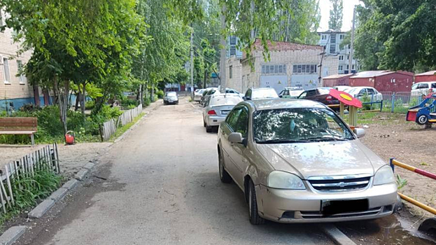 За полчаса на саратовских дорогах водители сбили двух пенсионерок