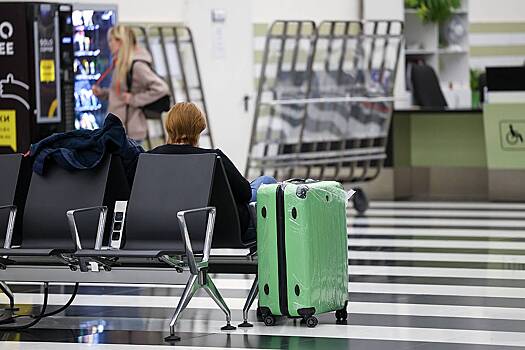 Направлявшиеся в Москву пассажиры застряли в аэропорту на 12 часов