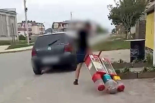 В Крыму поймали мужчину, который украл автомат со жвачками ради возлюбленной